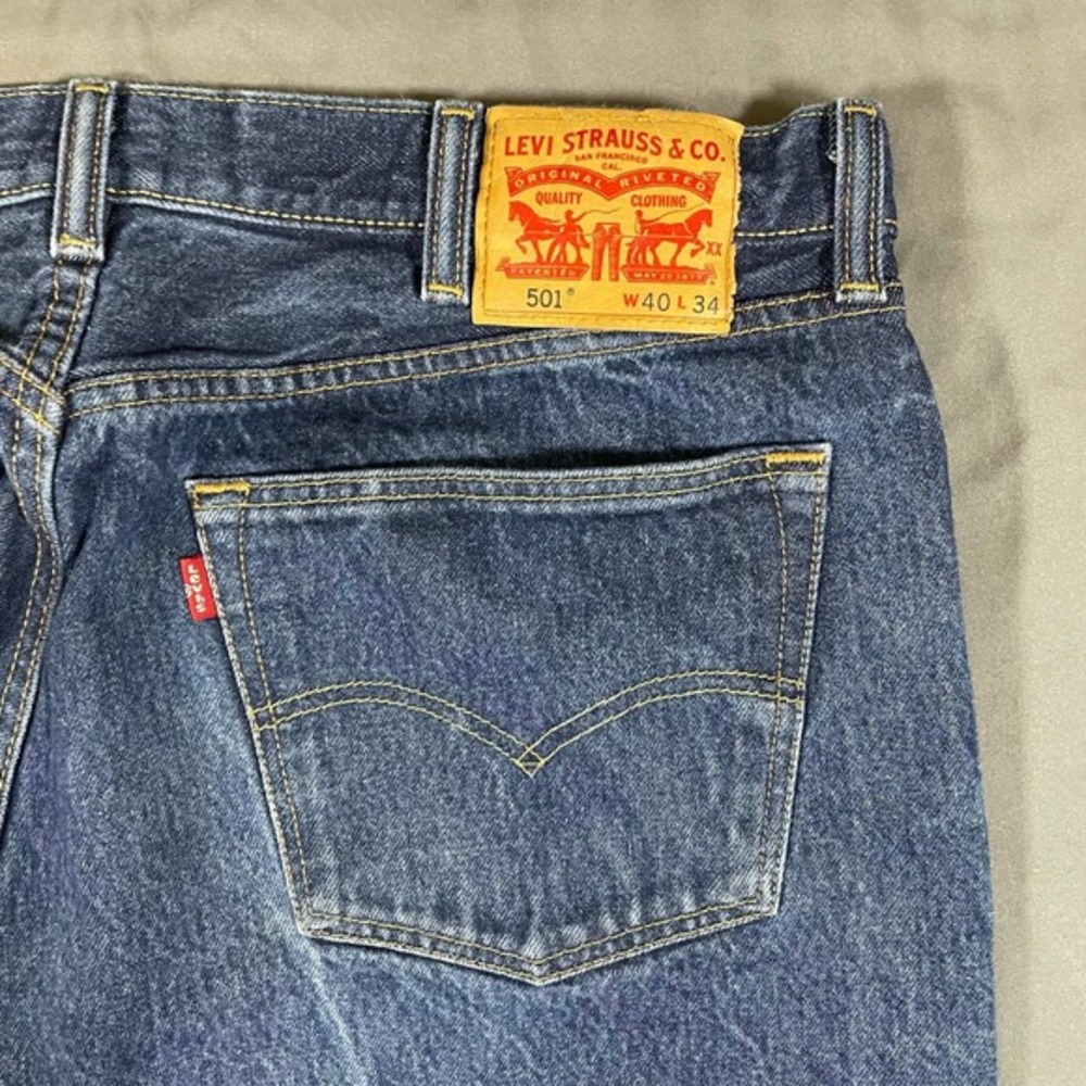 Levis 501 Original Fit Mens Jeans 40x34 (38x31) Pleated Dark Wash Blue Denim - Picture 1 of 7